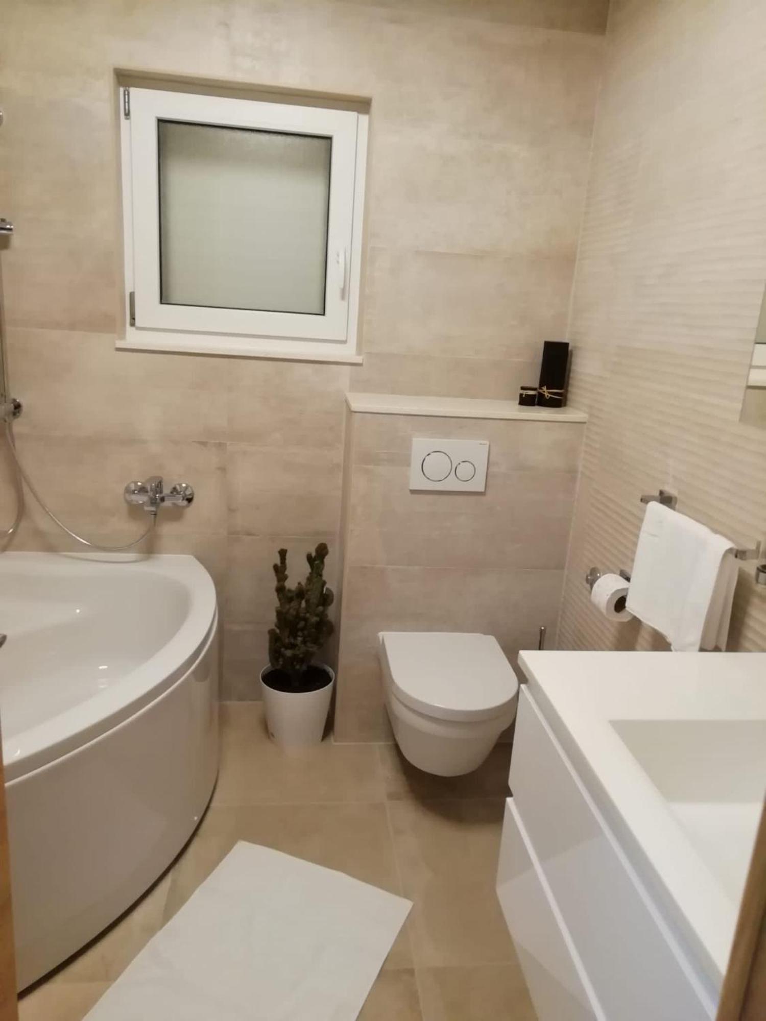 Appartamento Albatros Kaštel Sućurac Esterno foto